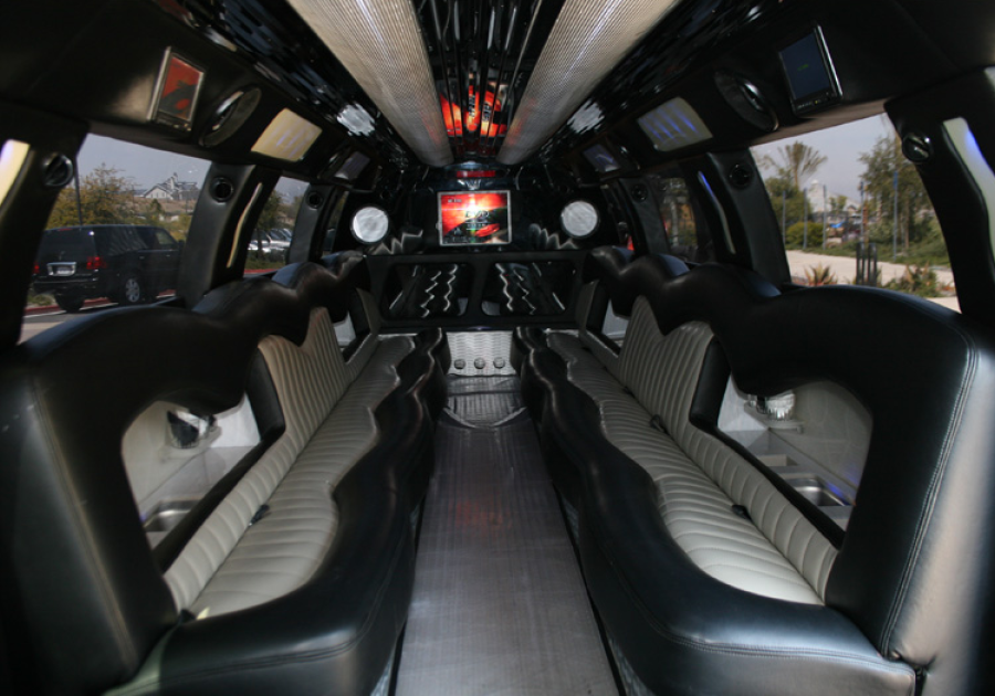 BLACK CADILLAC ESCALADE