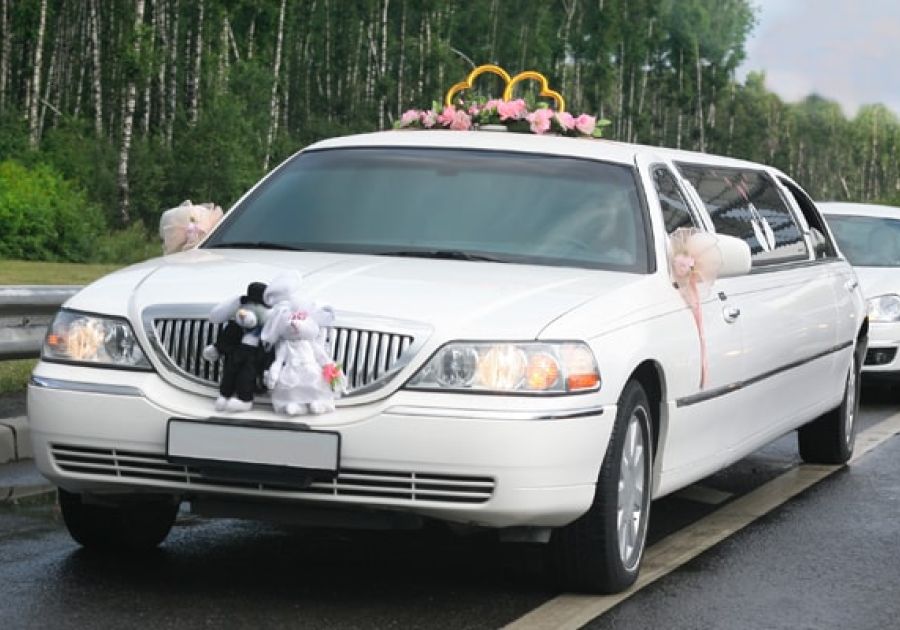 Enhance Your Unforgettable Wedding Moment by Hiring a Top Limo Transportation Service in Redlands